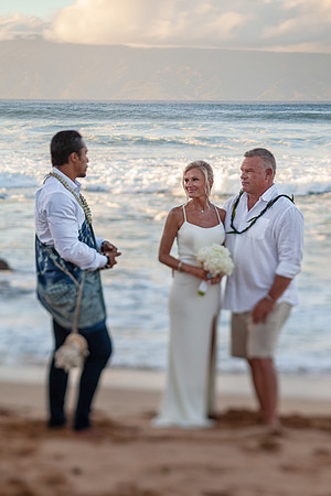 WEB-Maui-Beach-Wedding-Madelynne-Lorraine-007