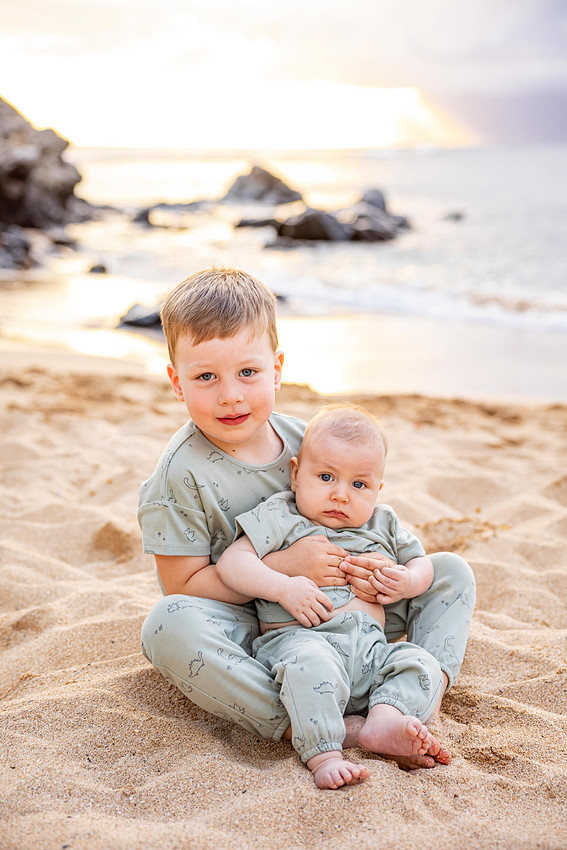 Variety of sunset portraits featuring a family with two young boys. Location: Napili Bay, Maui, Hawaii. 