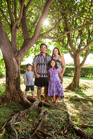 Hawaiian family portraits by Maddy L Photo