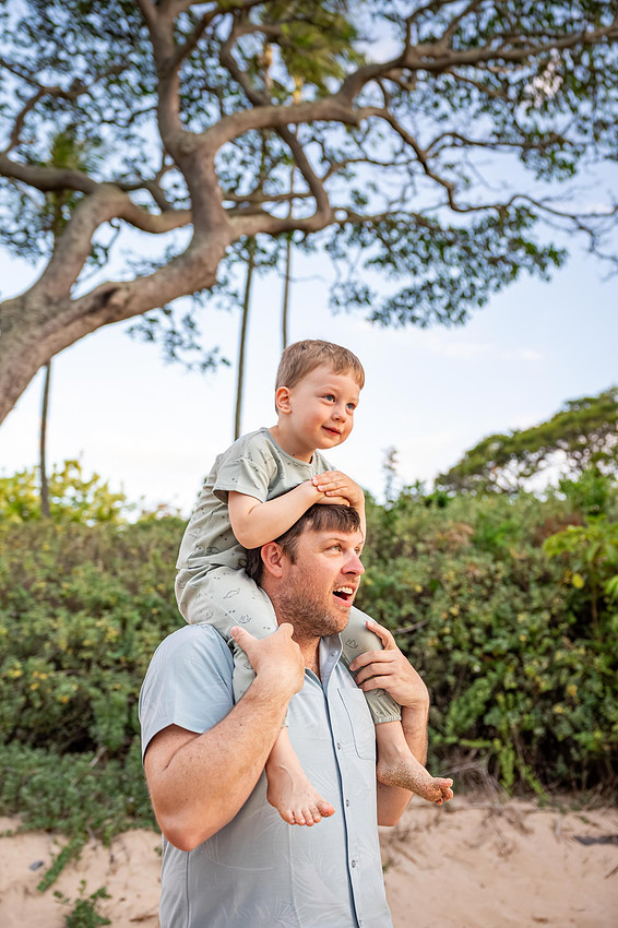 Variety of sunset portraits featuring a family with two young boys. Location: Napili Bay, Maui, Hawaii. 