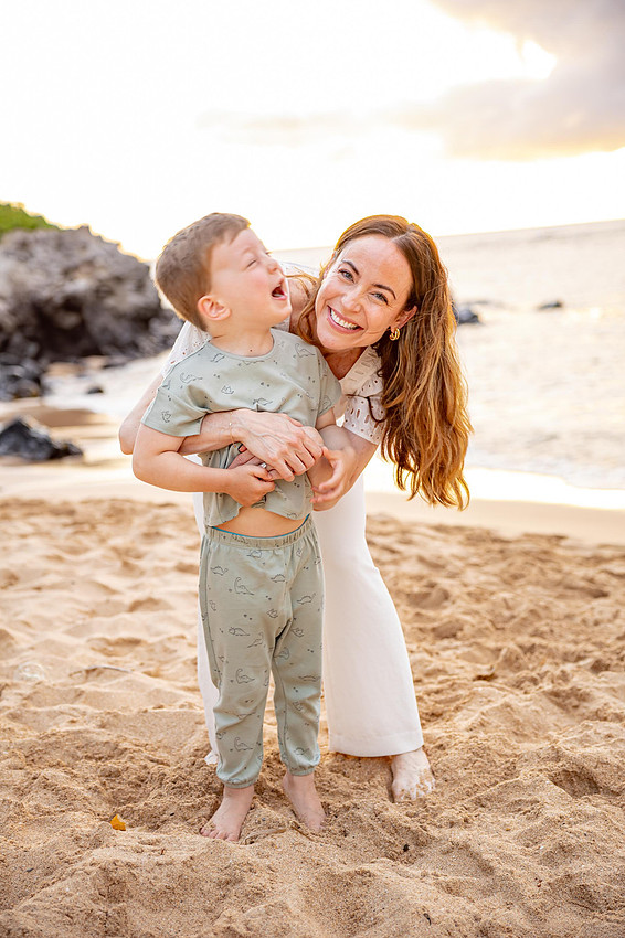 Variety of sunset portraits featuring a family with two young boys. Location: Napili Bay, Maui, Hawaii. 
