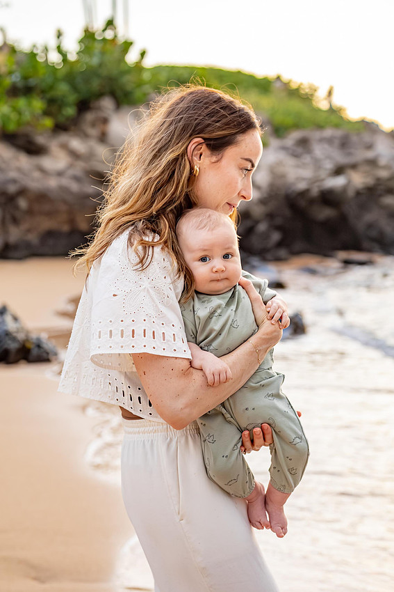 Variety of sunset portraits featuring a family with two young boys. Location: Napili Bay, Maui, Hawaii. 
