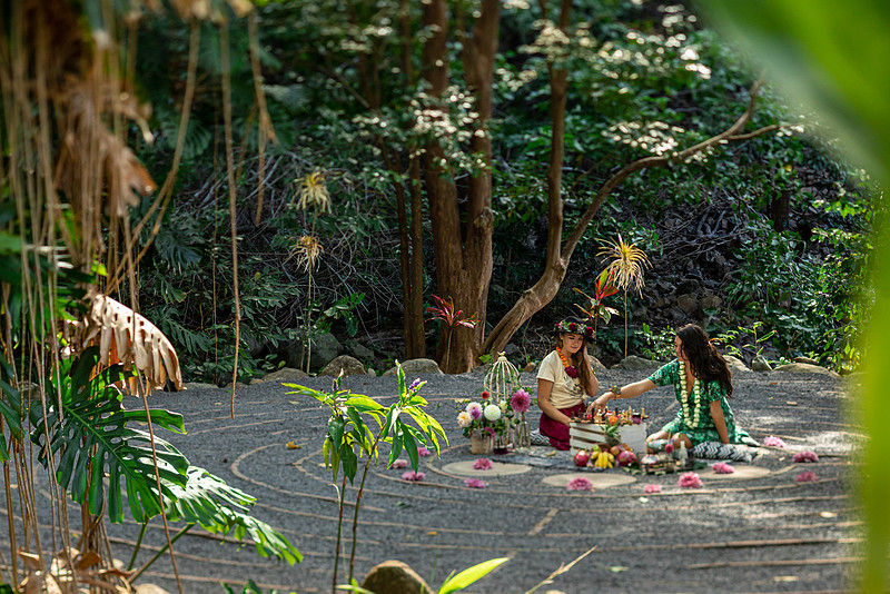 Sacred-Garden-Tropical-Labyrinth-Picnic--004