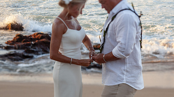 WEB-Maui-Beach-Wedding-Madelynne-Lorraine-016