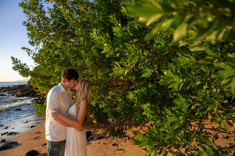 Maui-Beach-Proposal-Session-Madelynne-Lorraine-002