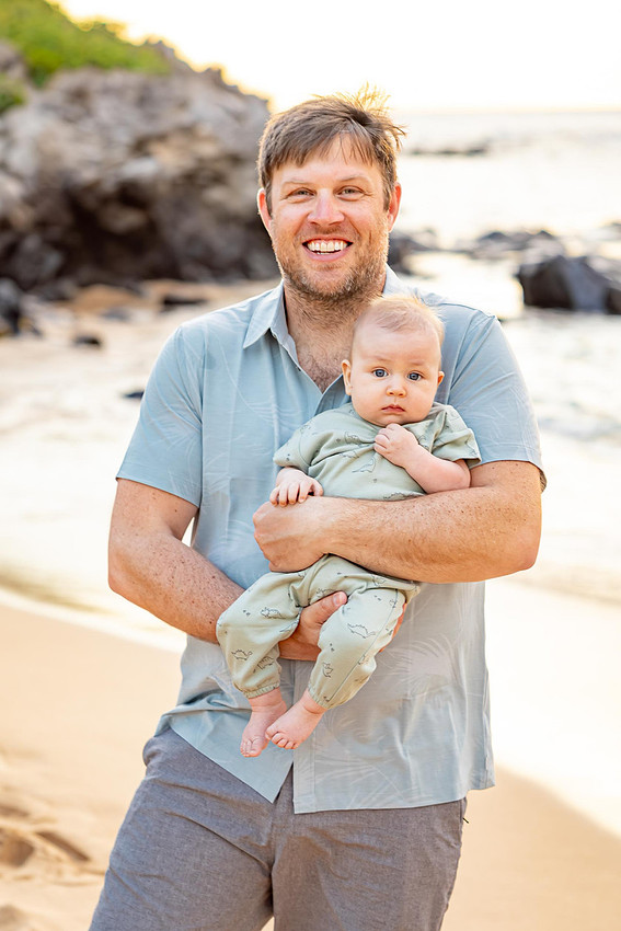 Variety of sunset portraits featuring a family with two young boys. Location: Napili Bay, Maui, Hawaii. 