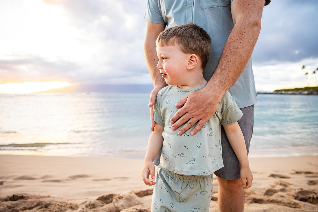 Variety of sunset portraits featuring a family with two young boys. Location: Napili Bay, Maui, Hawaii. 