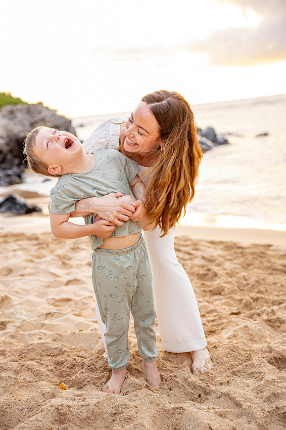 Variety of sunset portraits featuring a family with two young boys. Location: Napili Bay, Maui, Hawaii. 