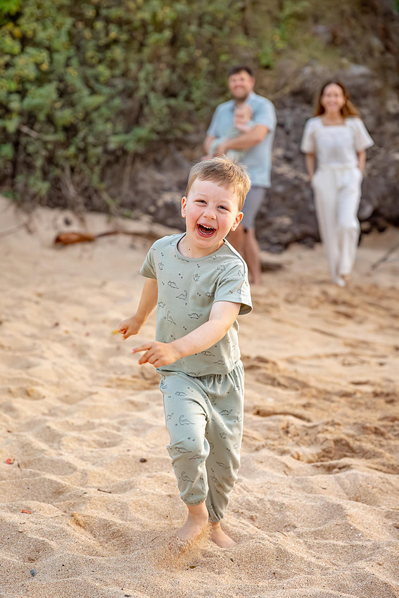 Variety of sunset portraits featuring a family with two young boys. Location: Napili Bay, Maui, Hawaii. 